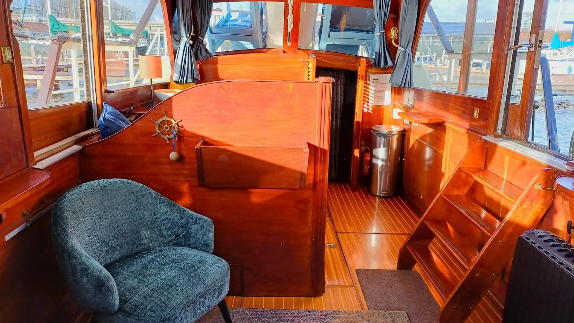 Motorjacht Flint Hotel Amsterdam