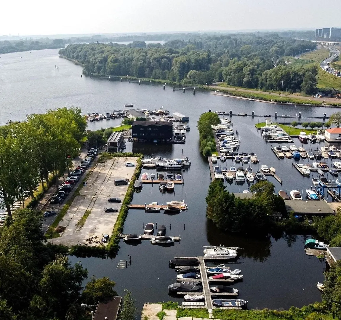 Botel Motorjacht Flint Hotel Amsterdam Netherlands